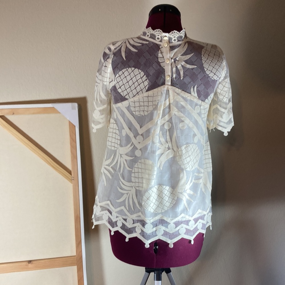 HD in Paris High Neck Pineapple Lace with Pearly Buttons - Picture 3 of 5